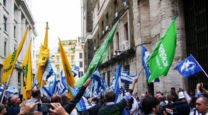 Momento manifestazione no ombrina